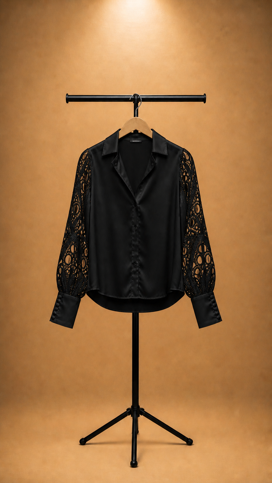 Blusa Satinada con Mangas Caladas